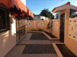 Se Vende Casa de 2 niveles Totalmente amueblada. Arismar Los Frailes - Imagen 3