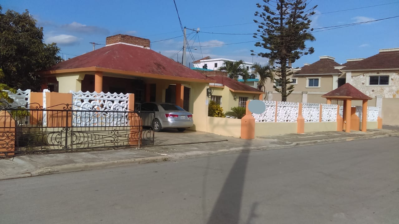 2 Se Vende Casa en Higüey - Imagen 1