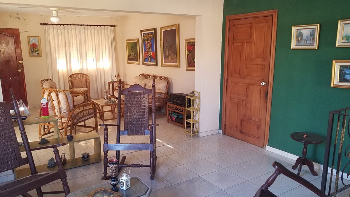 Se Vende Casa de 2 Niveles en los Frailes Santo Domingo Este - Imagen 2