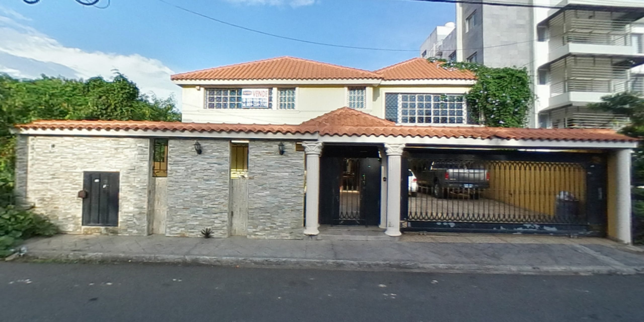 ID1070-1 Se vende amplia casa en prado oriental (autopista san isidro) santo domingo este r.d. - Imagen 1
