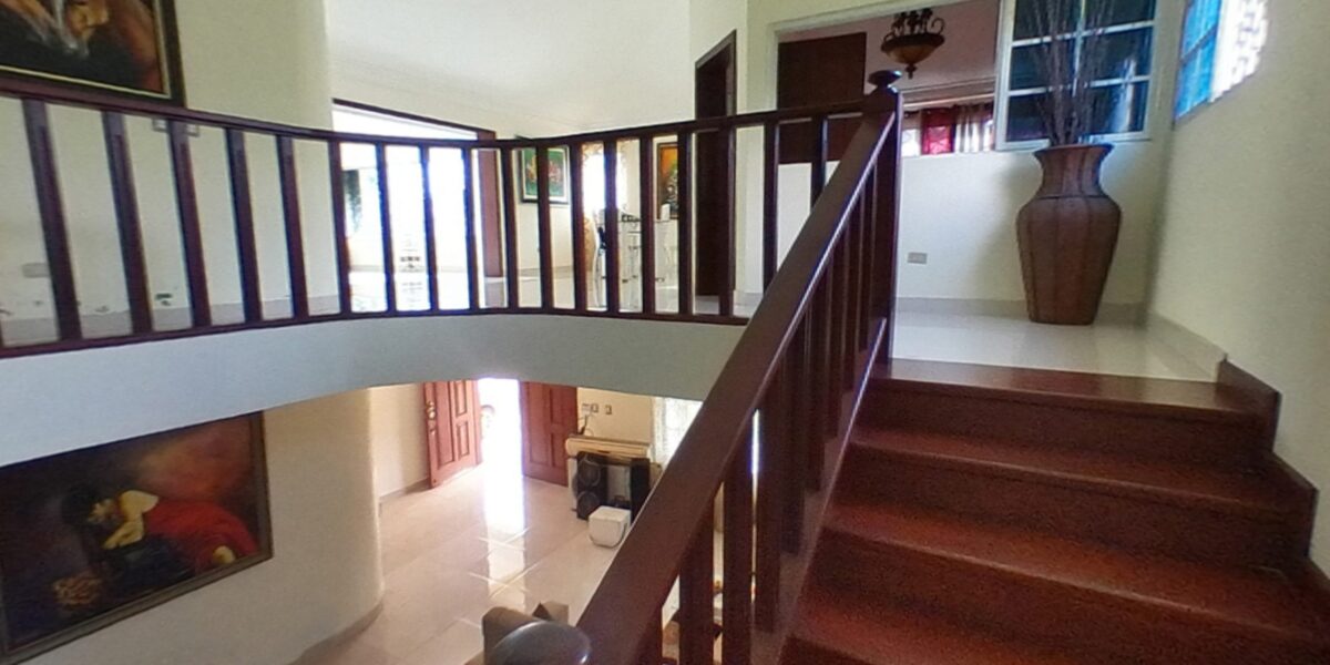 Se vende amplia casa en prado oriental (autopista san isidro) santo domingo este r.d. - Imagen 2