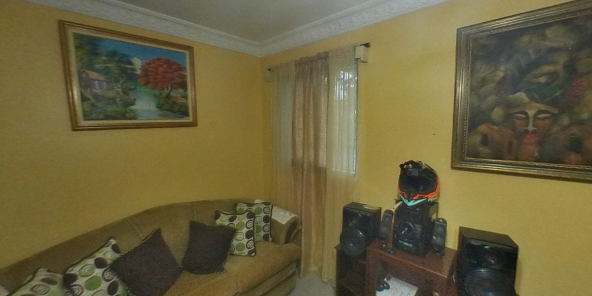 Se Vende Casa de 2 niveles en los Frailes II Santo Domingo Este - Imagen 2