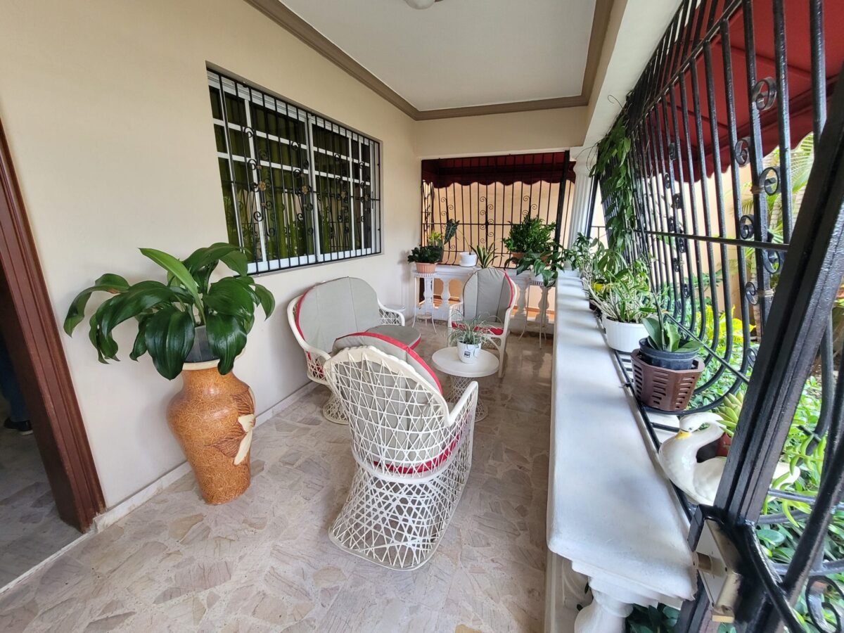SE VENDE CASA DE DOS NIVELES EN LOS CORALES DEL SUR, SANTO DOMINGO ESTE - Imagen 4