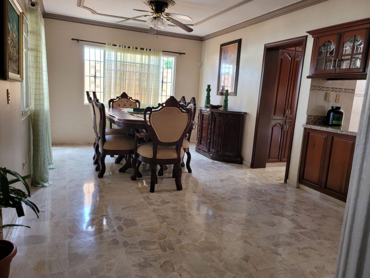 SE VENDE CASA DE DOS NIVELES EN LOS CORALES DEL SUR, SANTO DOMINGO ESTE - Imagen 6