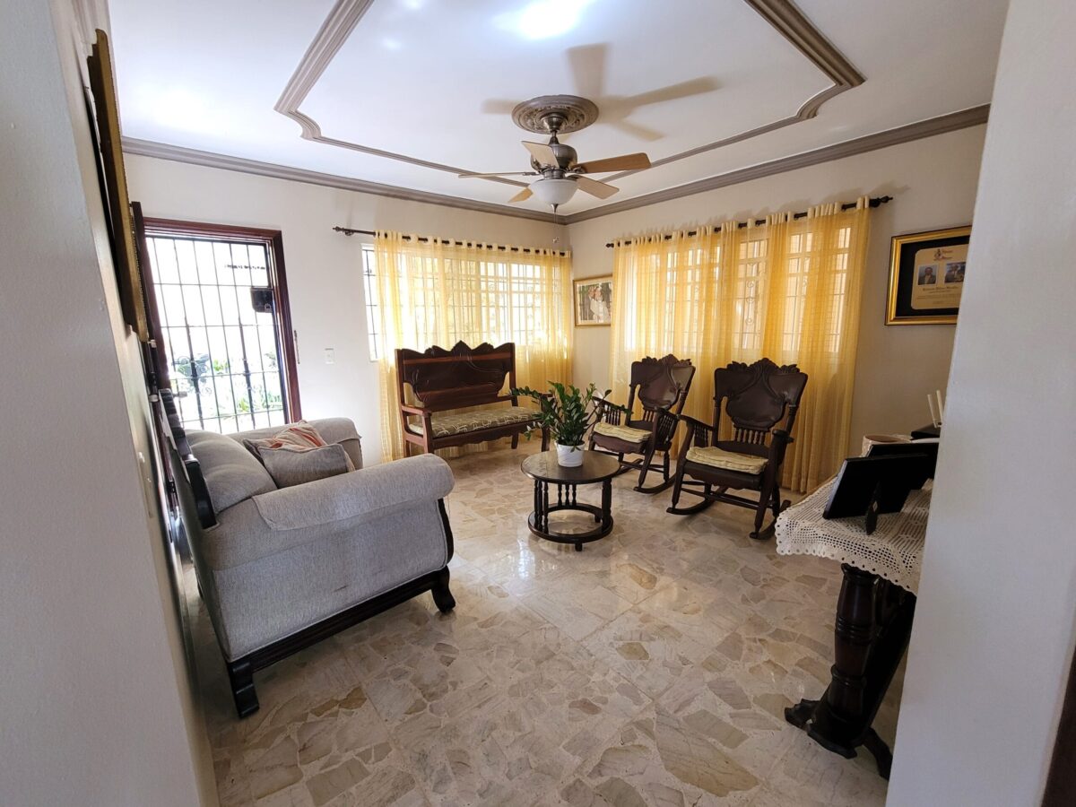 SE VENDE CASA DE DOS NIVELES EN LOS CORALES DEL SUR, SANTO DOMINGO ESTE - Imagen 7