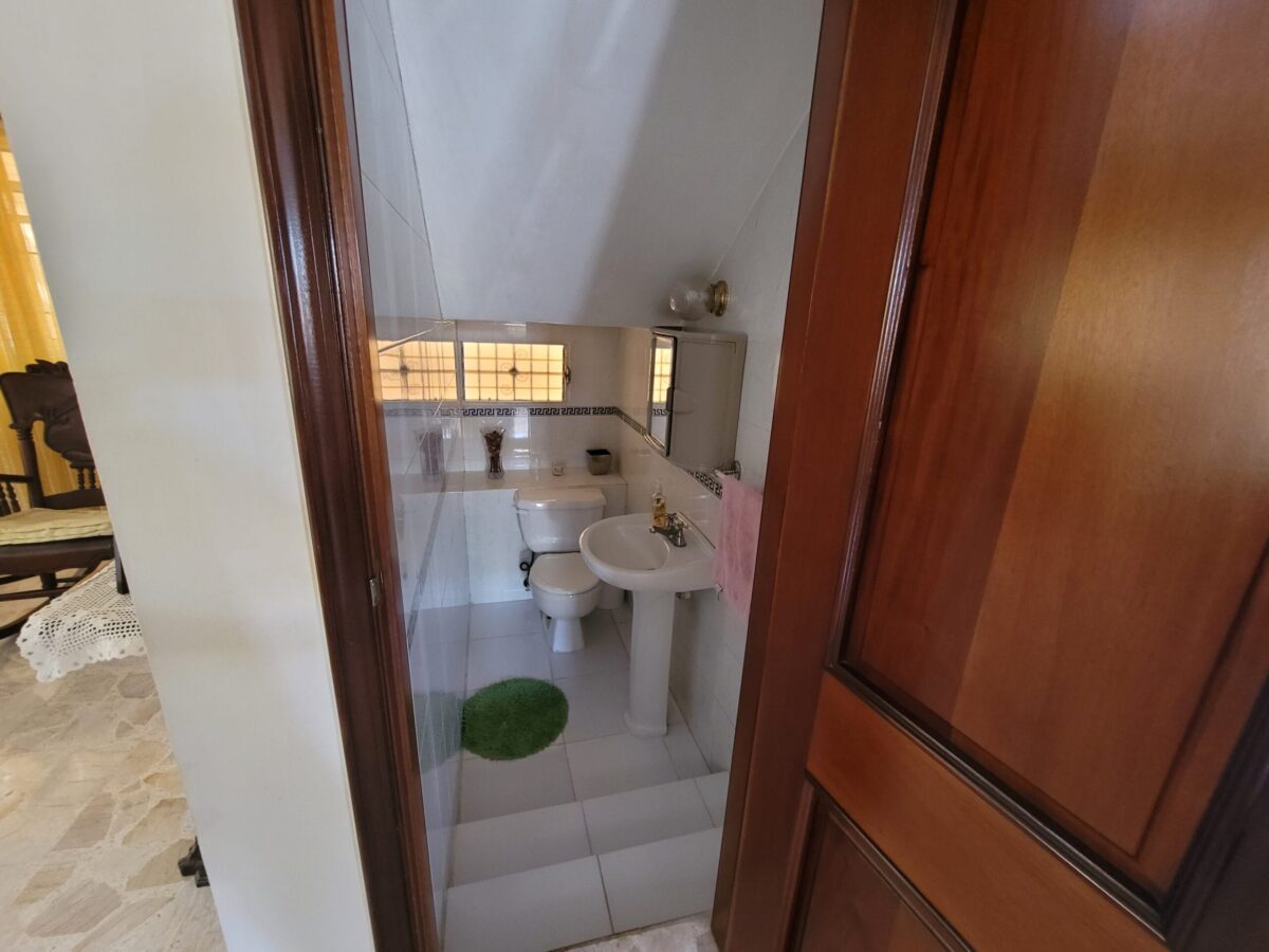 SE VENDE CASA DE DOS NIVELES EN LOS CORALES DEL SUR, SANTO DOMINGO ESTE - Imagen 10