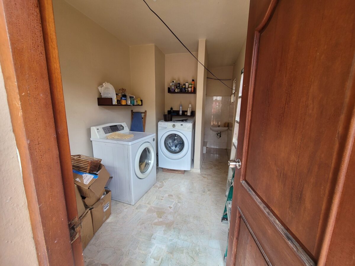 SE VENDE CASA DE DOS NIVELES EN LOS CORALES DEL SUR, SANTO DOMINGO ESTE - Imagen 11