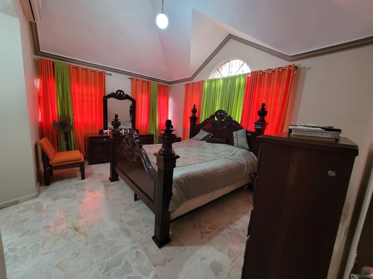 SE VENDE CASA DE DOS NIVELES EN LOS CORALES DEL SUR, SANTO DOMINGO ESTE - Imagen 14