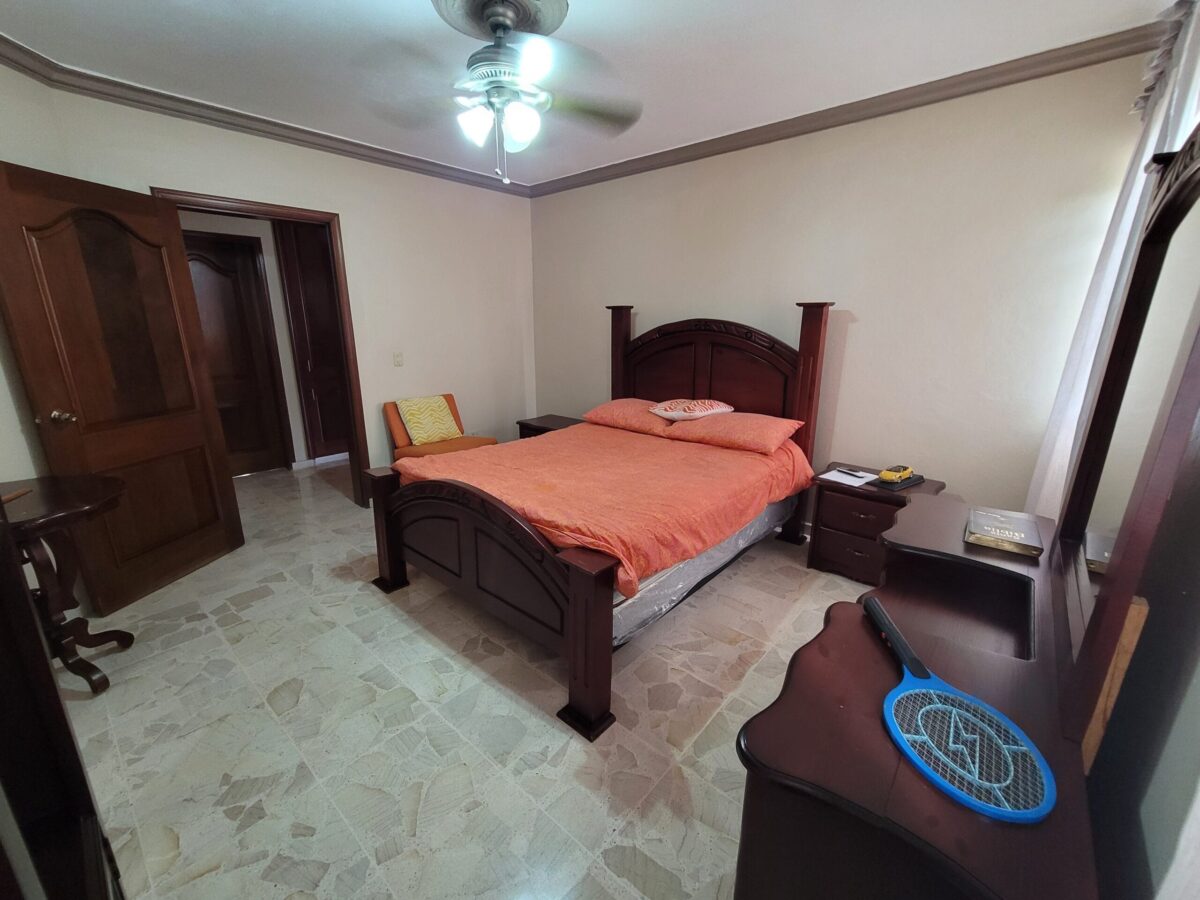 SE VENDE CASA DE DOS NIVELES EN LOS CORALES DEL SUR, SANTO DOMINGO ESTE - Imagen 18